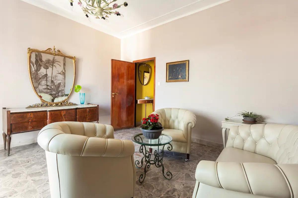 Top Floor Apartment Near Historic Fortino Katánie Exteriér fotografie