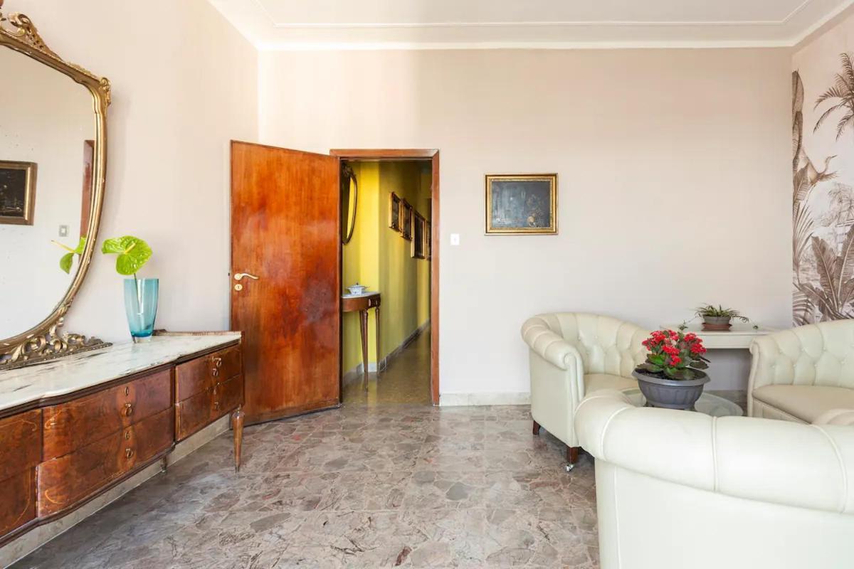 Top Floor Apartment Near Historic Fortino Katánie Exteriér fotografie